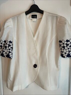 VINTAGE Halmode Plus White Short Sleeve Jacket with Navy Crochet Trim Sleeves